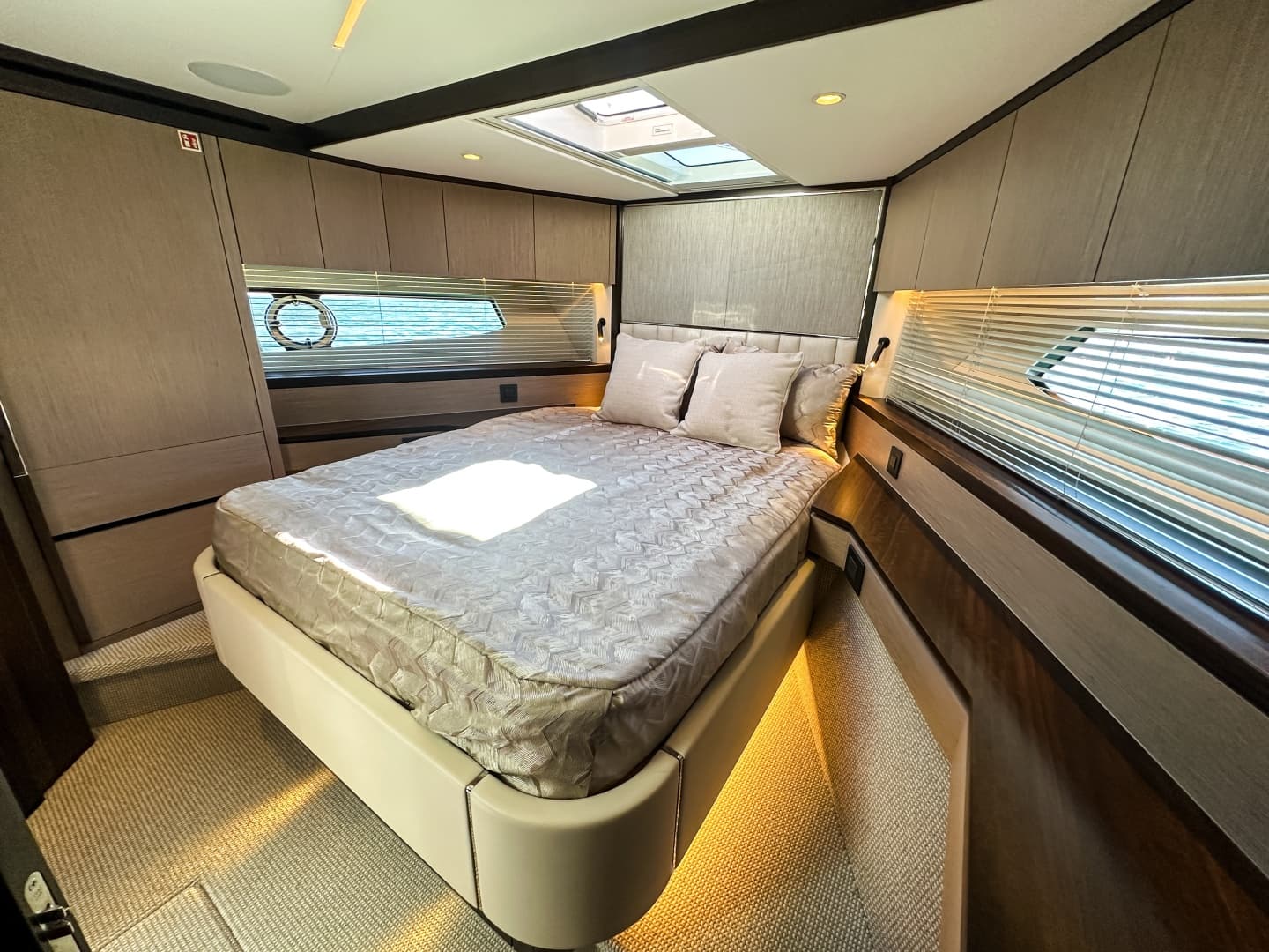 2024 Sunseeker 55 Manhattan