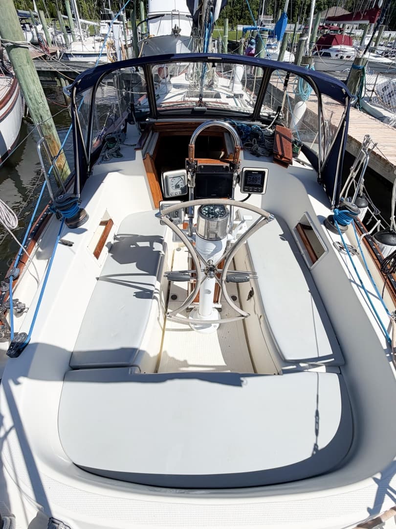 1998 Pacific Seacraft 37