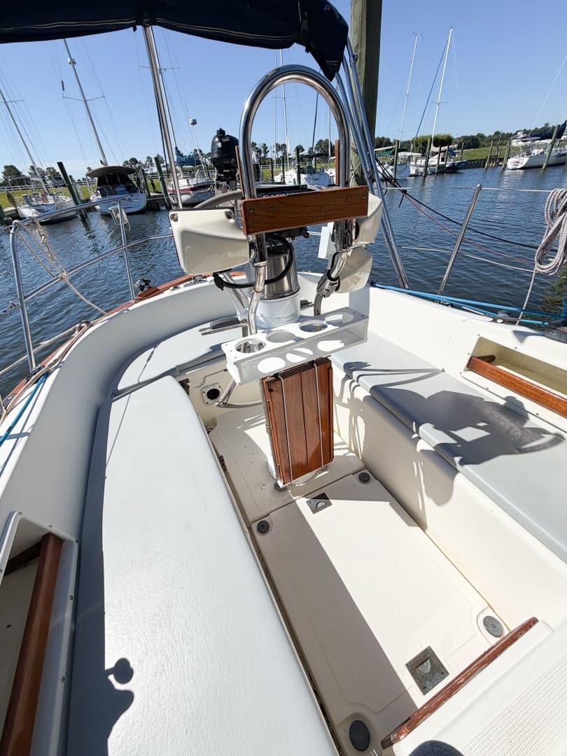1998 Pacific Seacraft 37