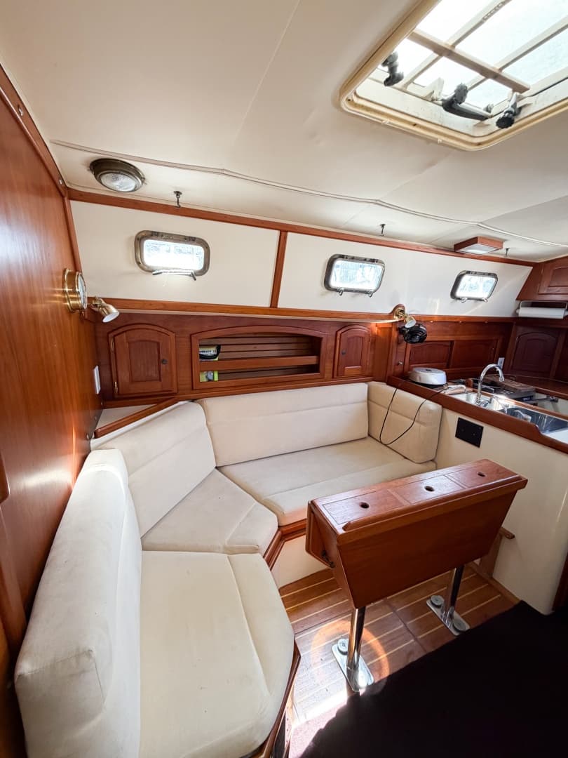 1998 Pacific Seacraft 37