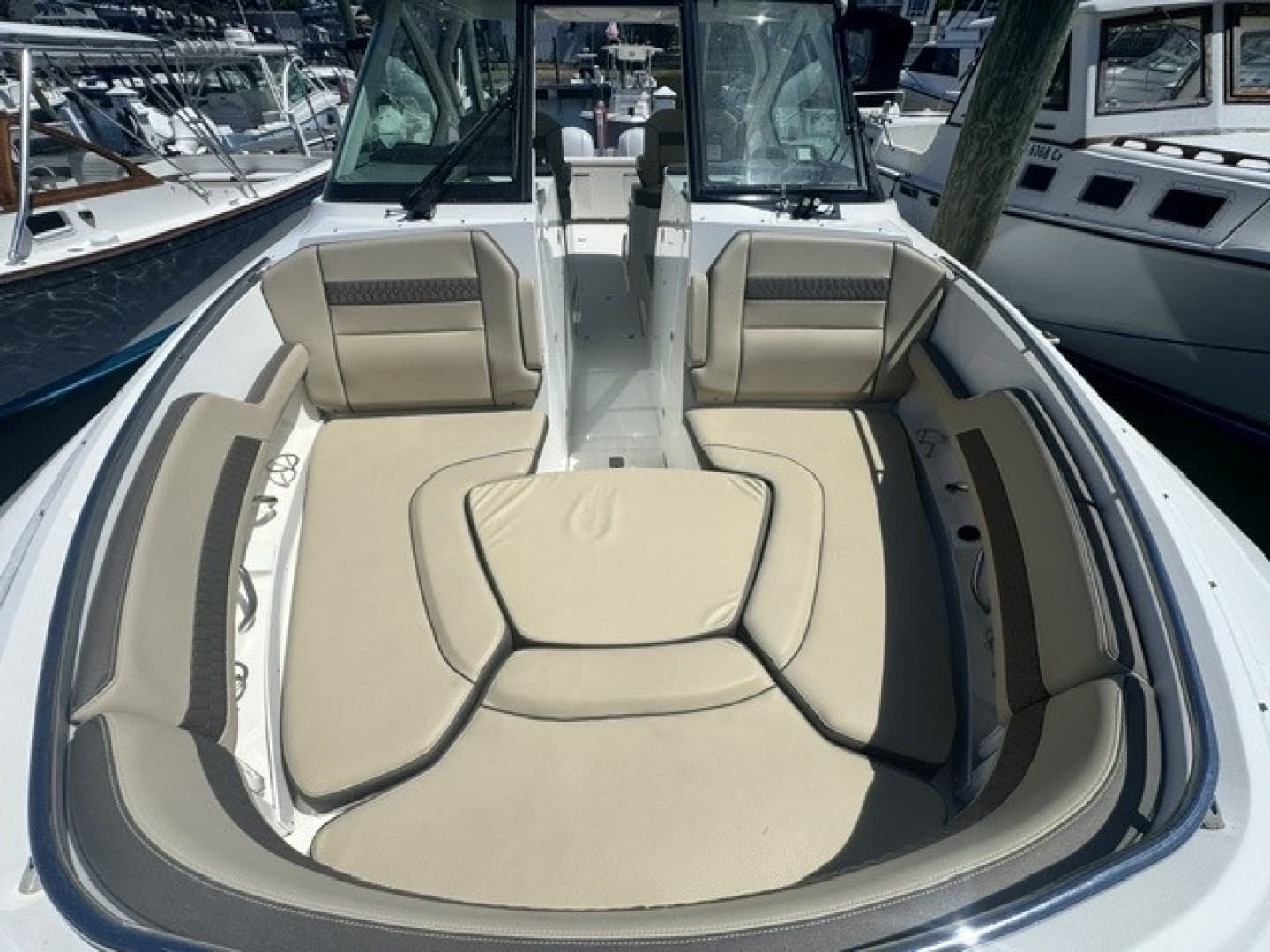 2021 Pursuit 326 DC