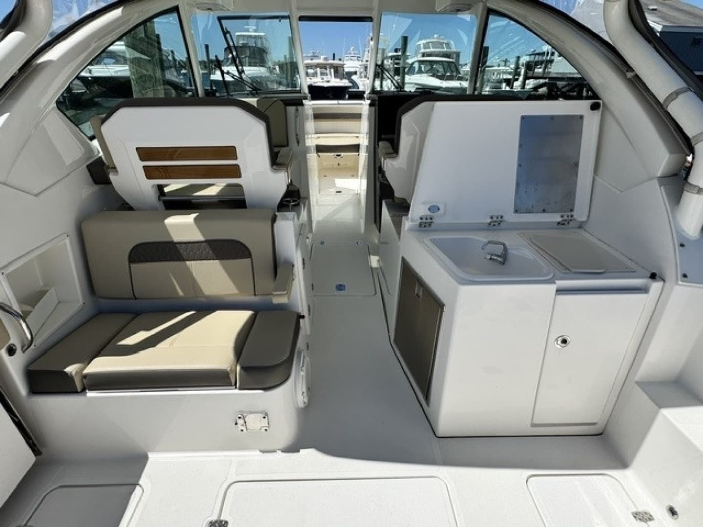 2021 Pursuit 326 DC