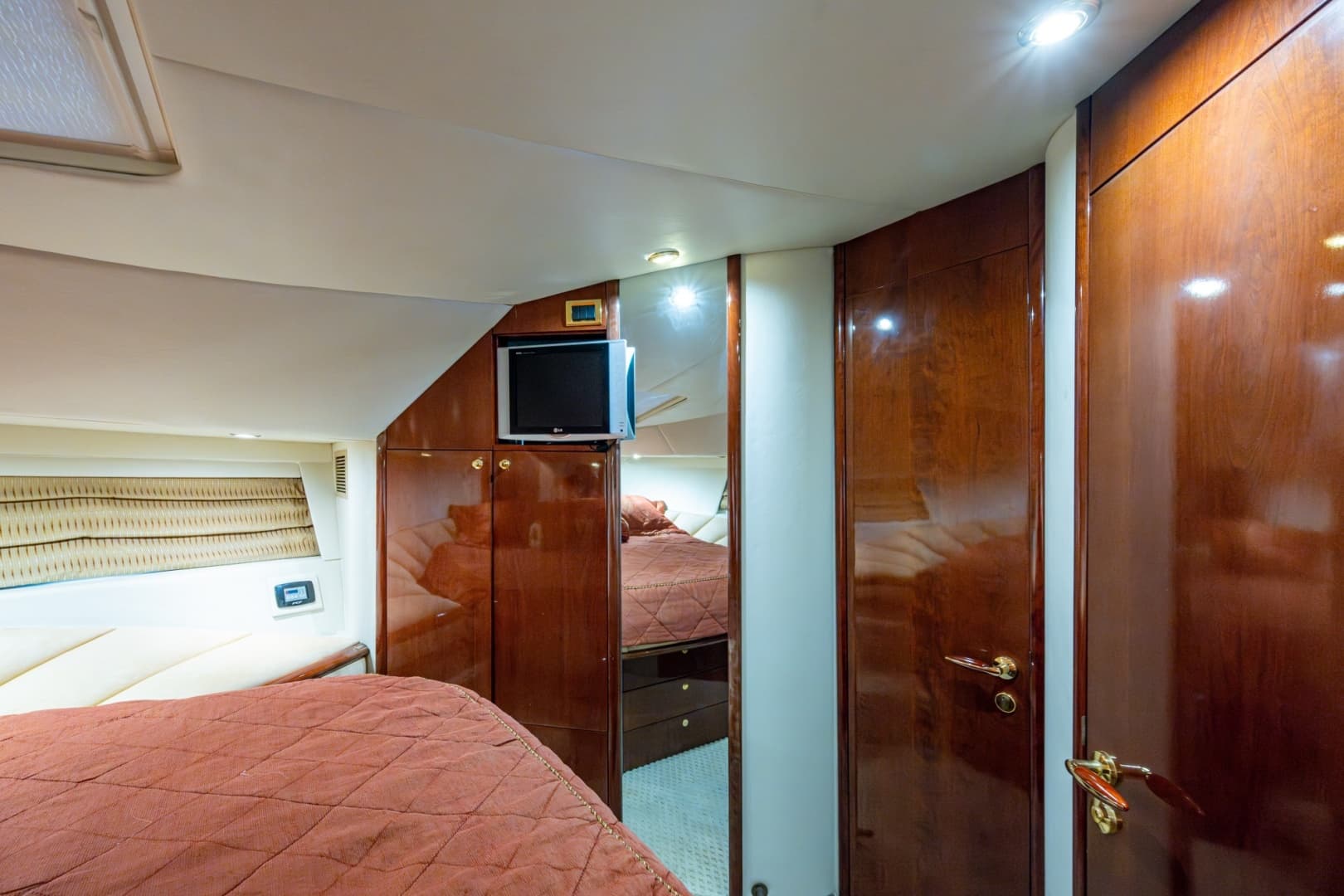 _forward_stateroom_03