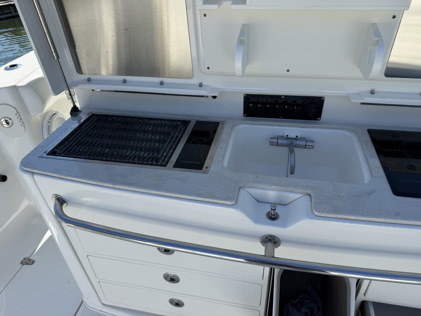 2016 Boston Whaler 