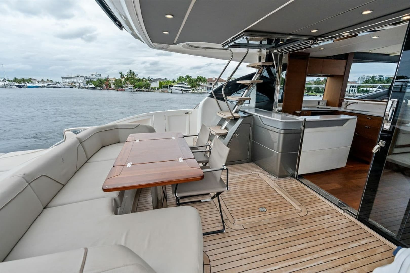 2020 Princess S62 Sportbridge