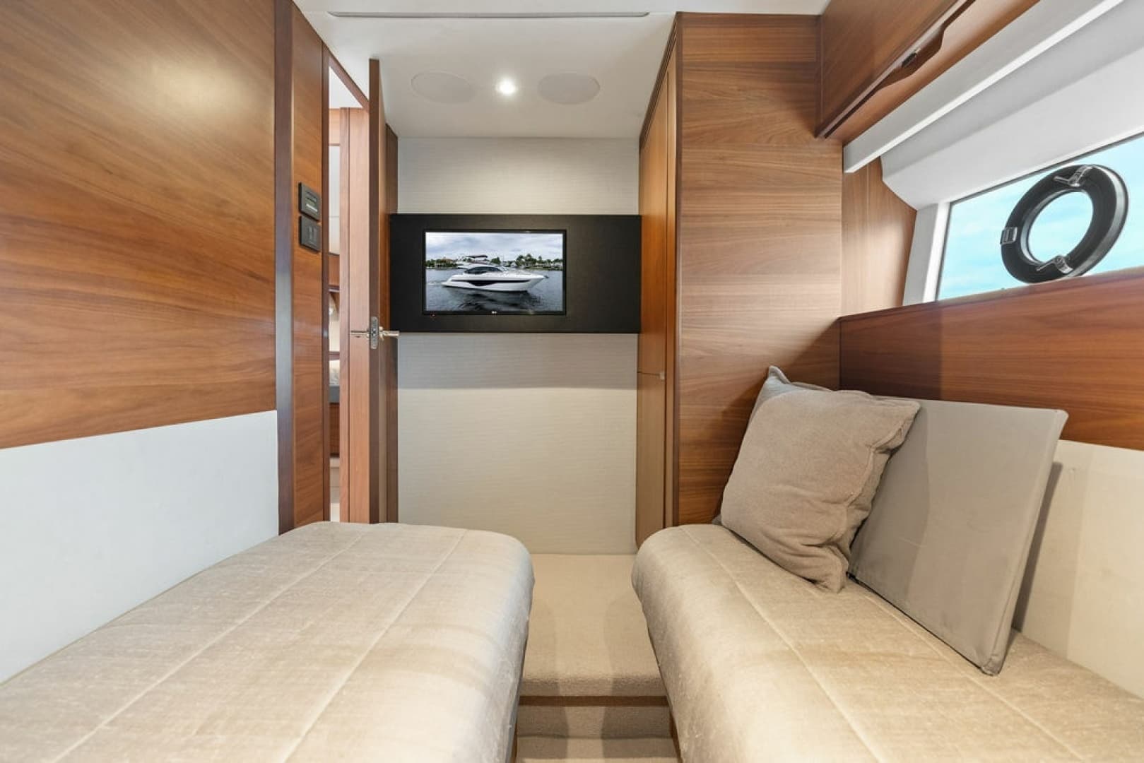2020 Princess S62 Sportbridge