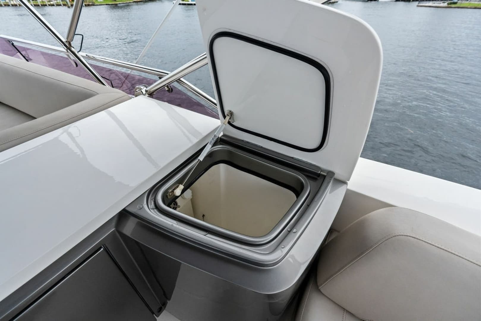 2020 Princess S62 Sportbridge