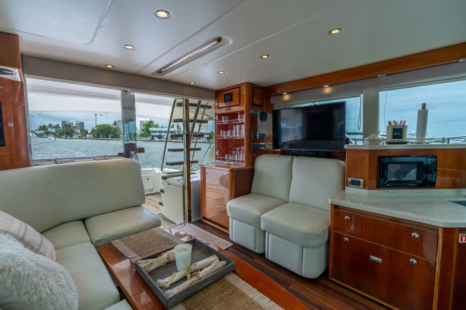 2011 Riviera 43 Open Flybridge