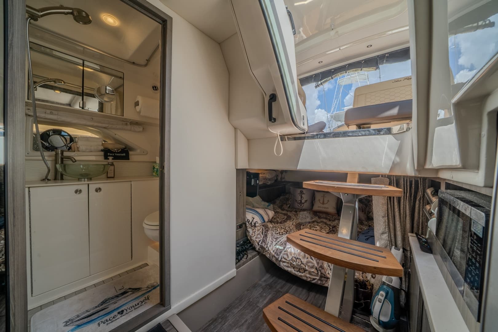 2025 Sea Ray 320 Sundancer
