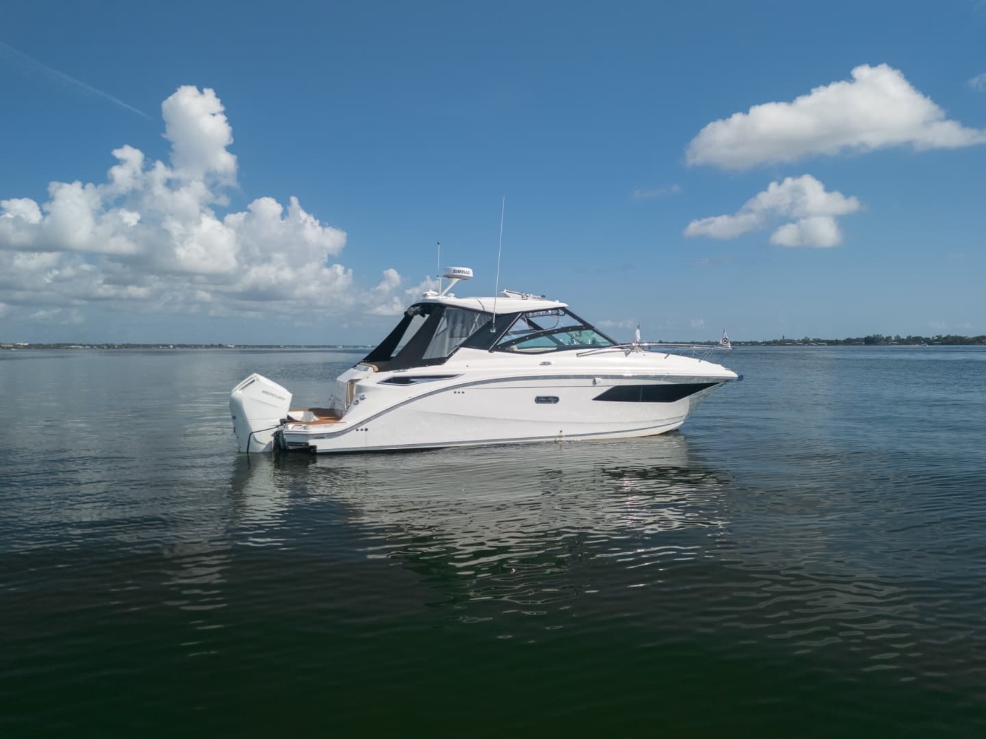 2025 Sea Ray 320 Sundancer