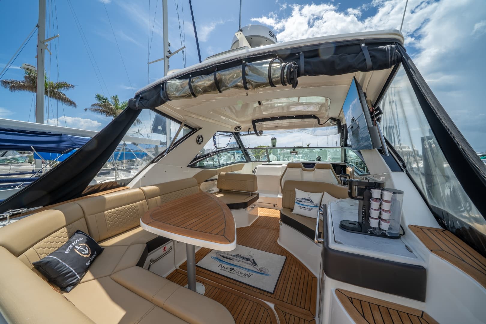 2025 Sea Ray 320 Sundancer