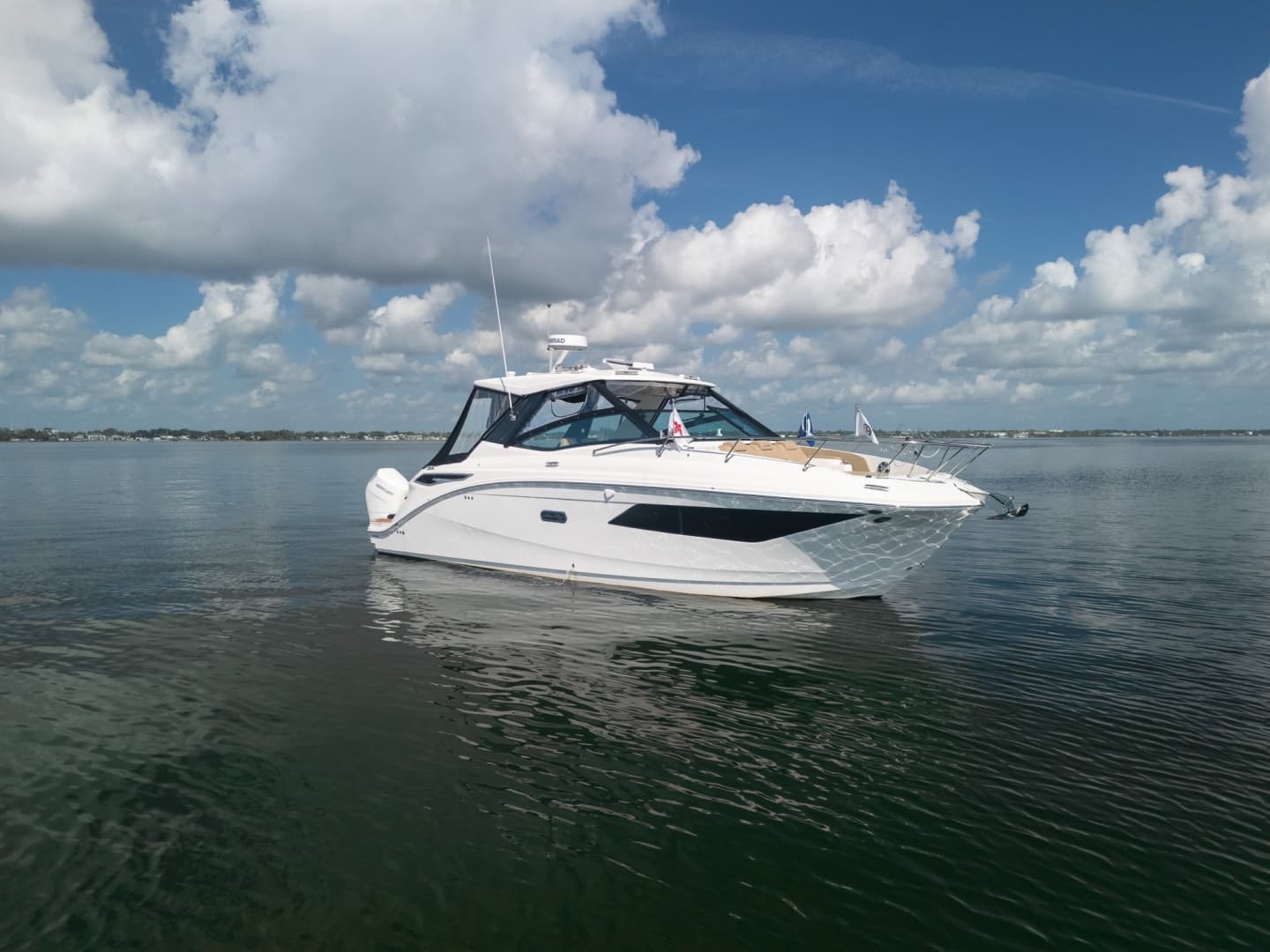 2025 Sea Ray 320 Sundancer