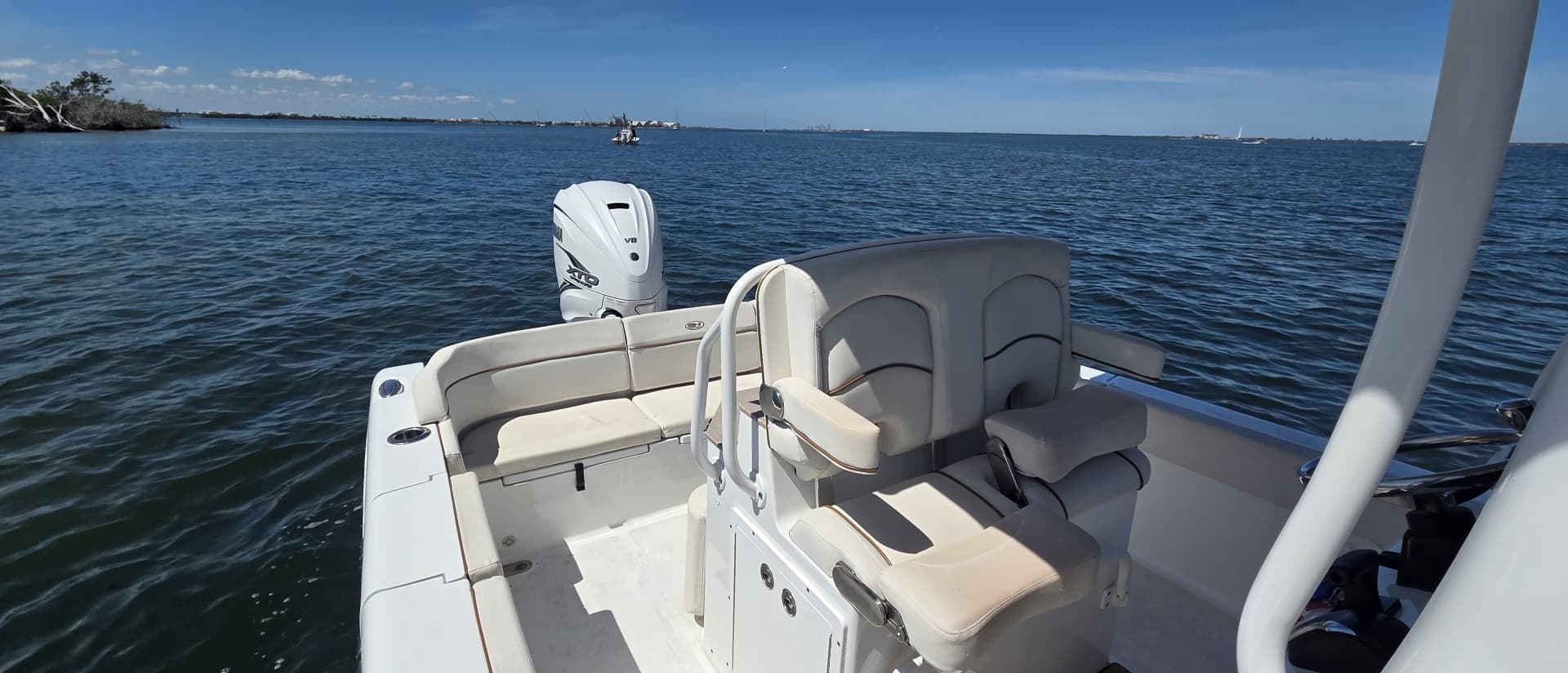 2021 Sea Hunt Escape 27 Center Console