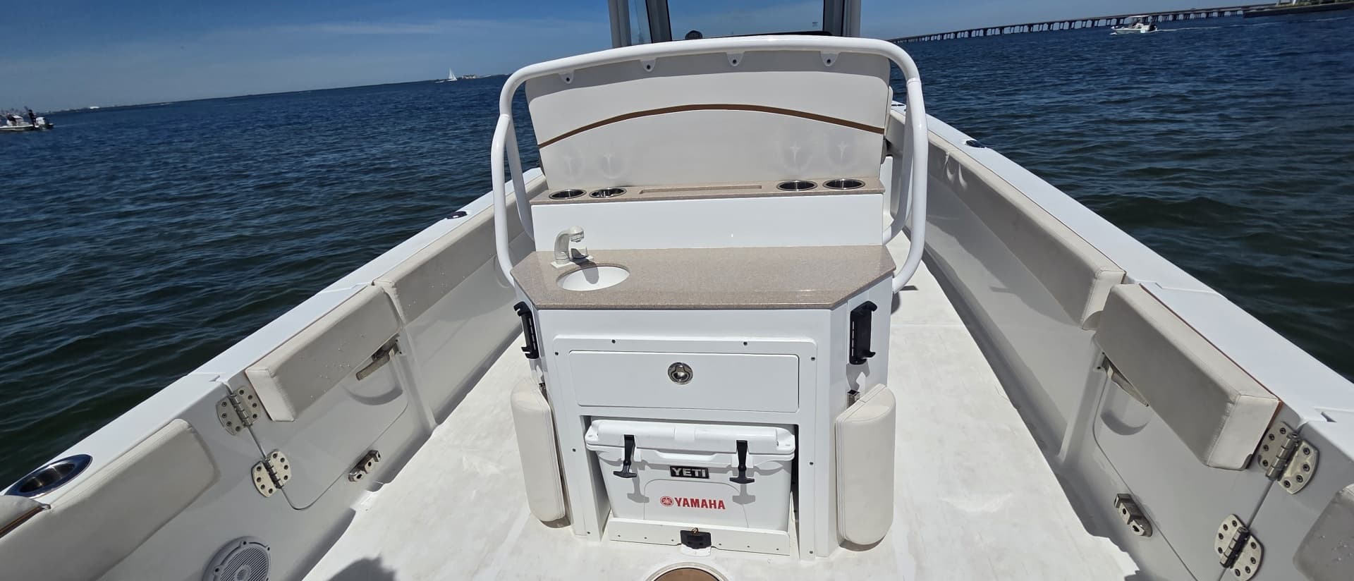 2021 Sea Hunt Escape 27 Center Console