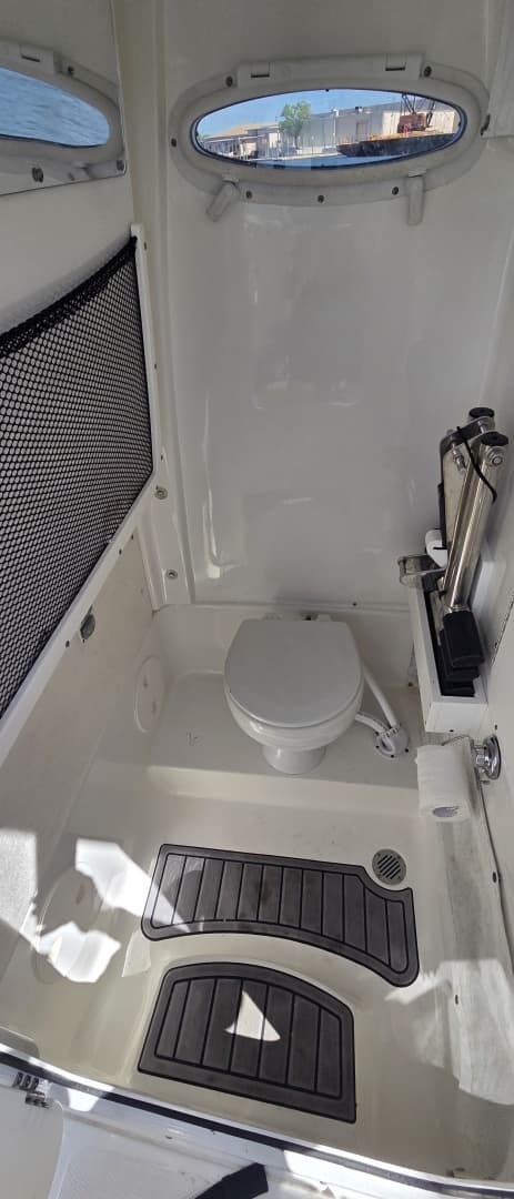 2021 Sea Hunt Escape 27 Center Console