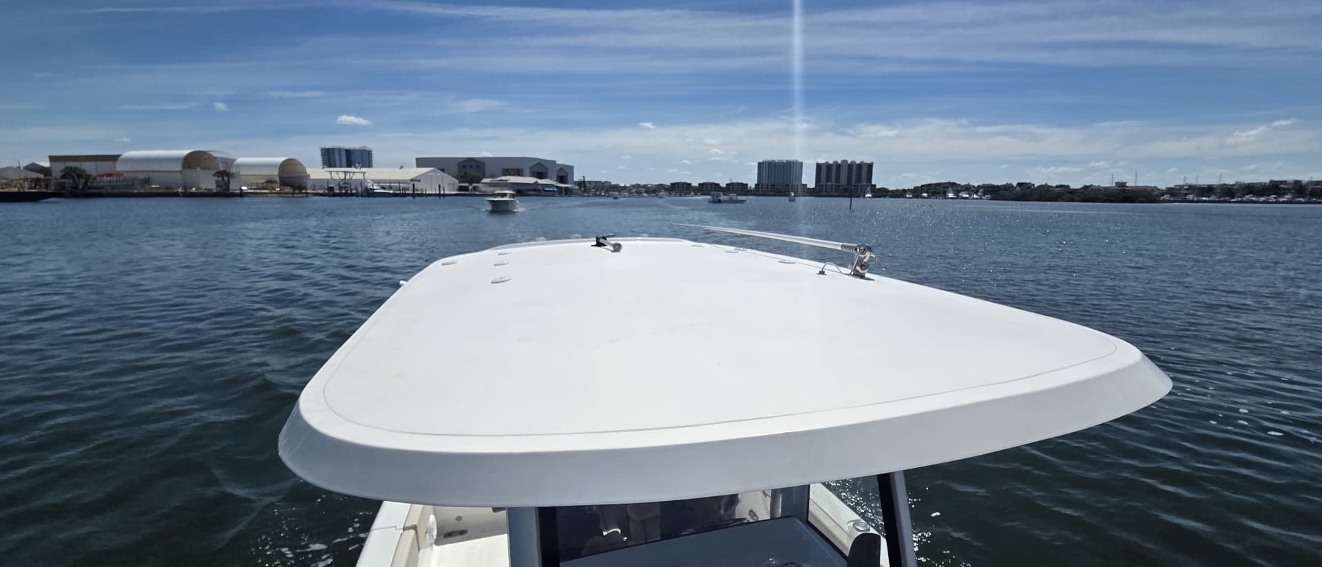 2021 Sea Hunt Escape 27 Center Console