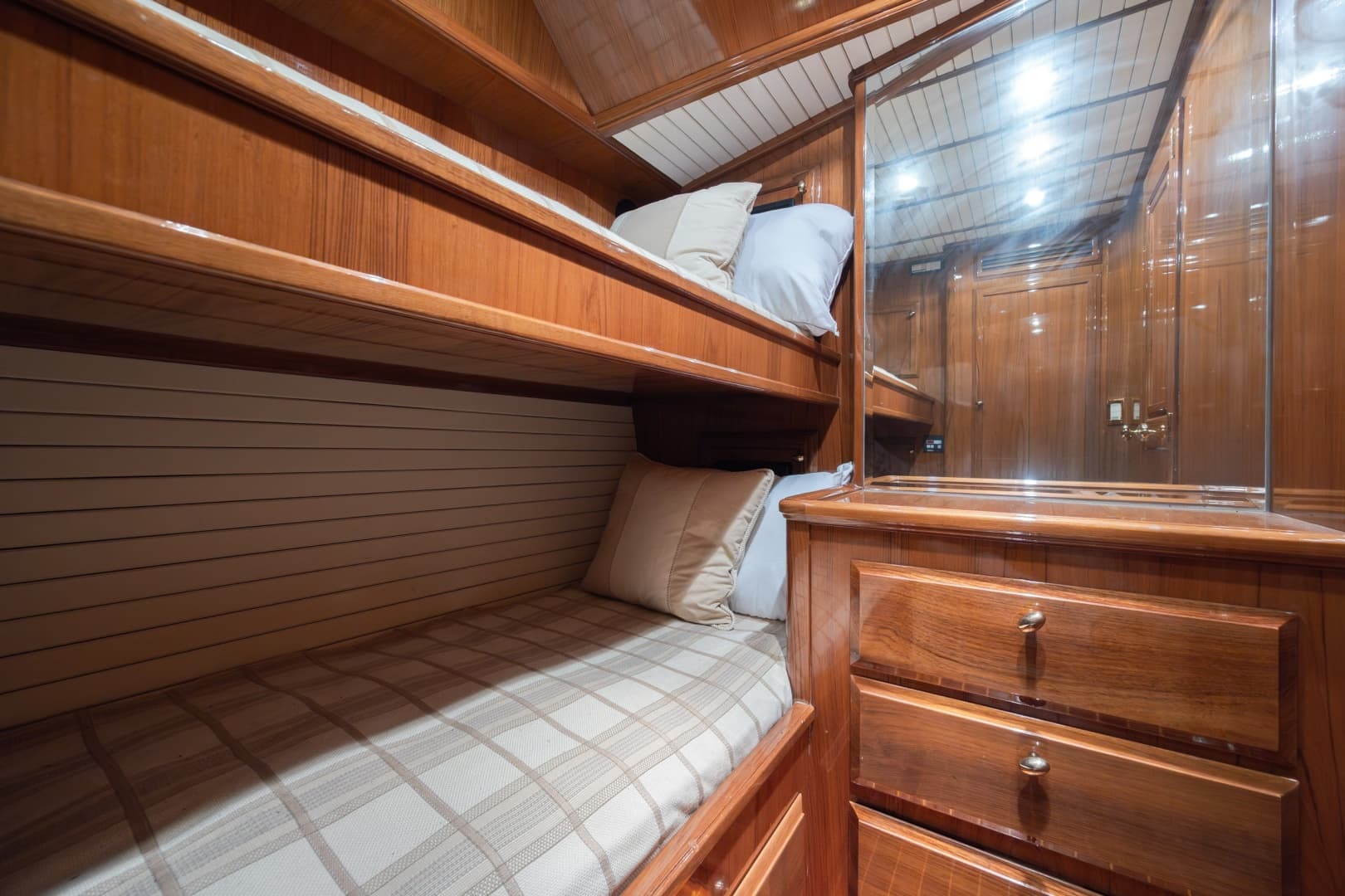 2003 Donzi R58 Express