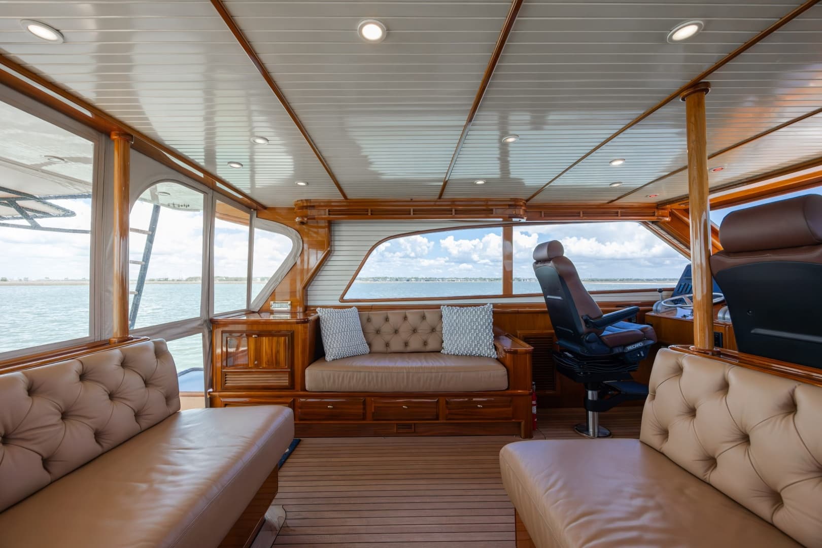 2003 Donzi R58 Express