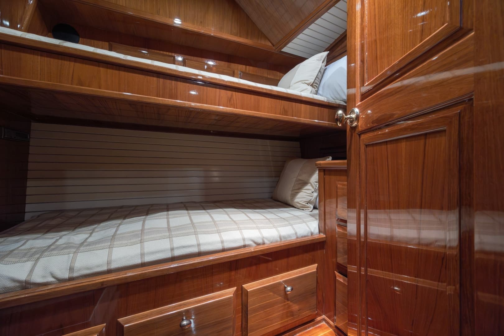 2003 Donzi R58 Express