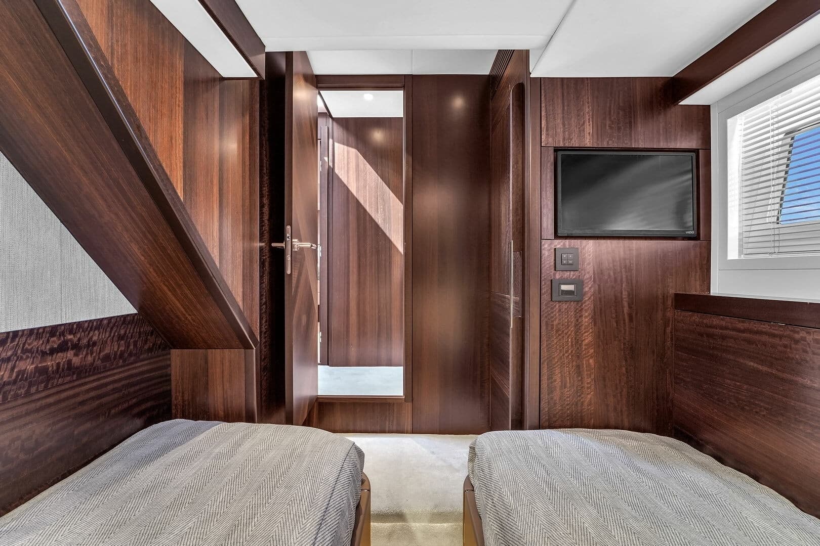 2023 Sunseeker Manhattan 68