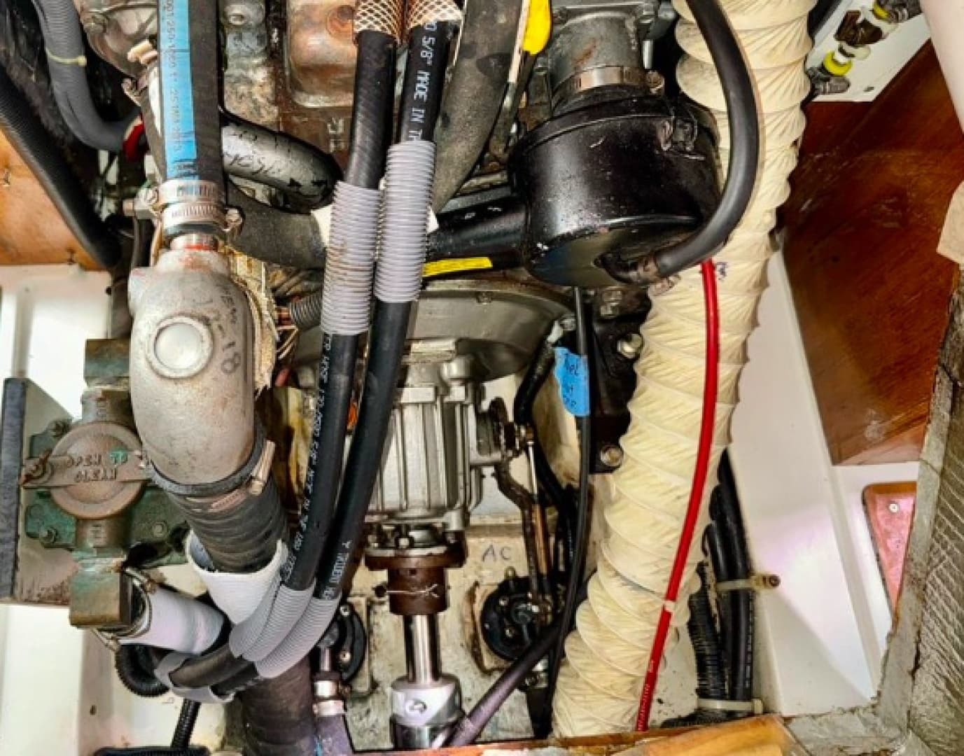 2004 Catalina 387