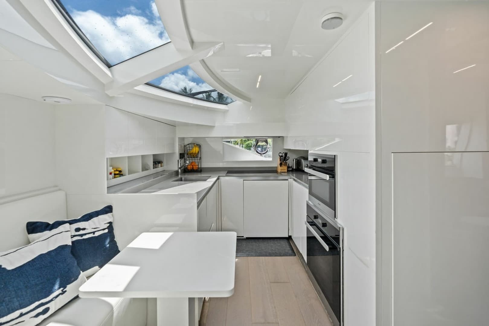 2018 Ferretti Yachts 850 Motoryacht