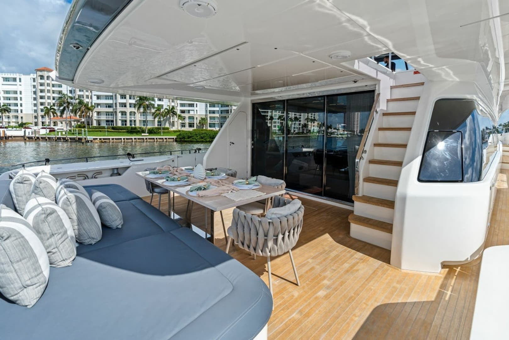 2018 Ferretti Yachts 850 Motoryacht