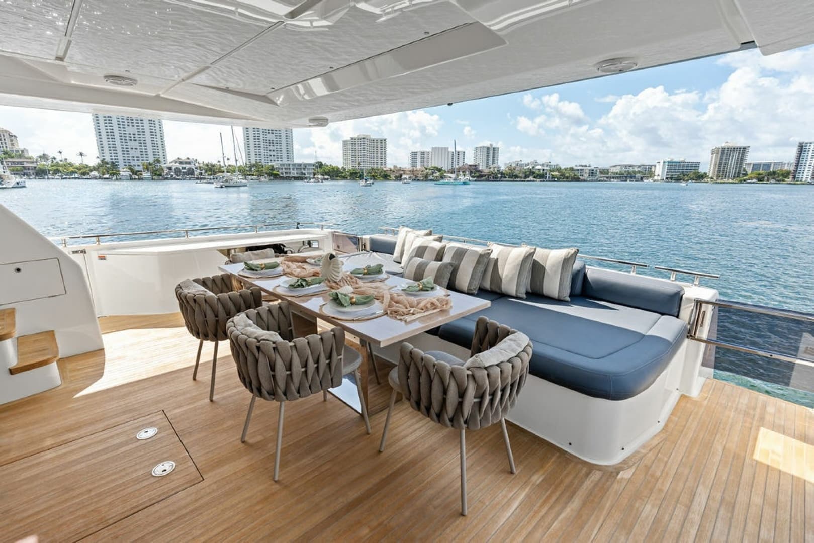 2018 Ferretti Yachts 850 Motoryacht