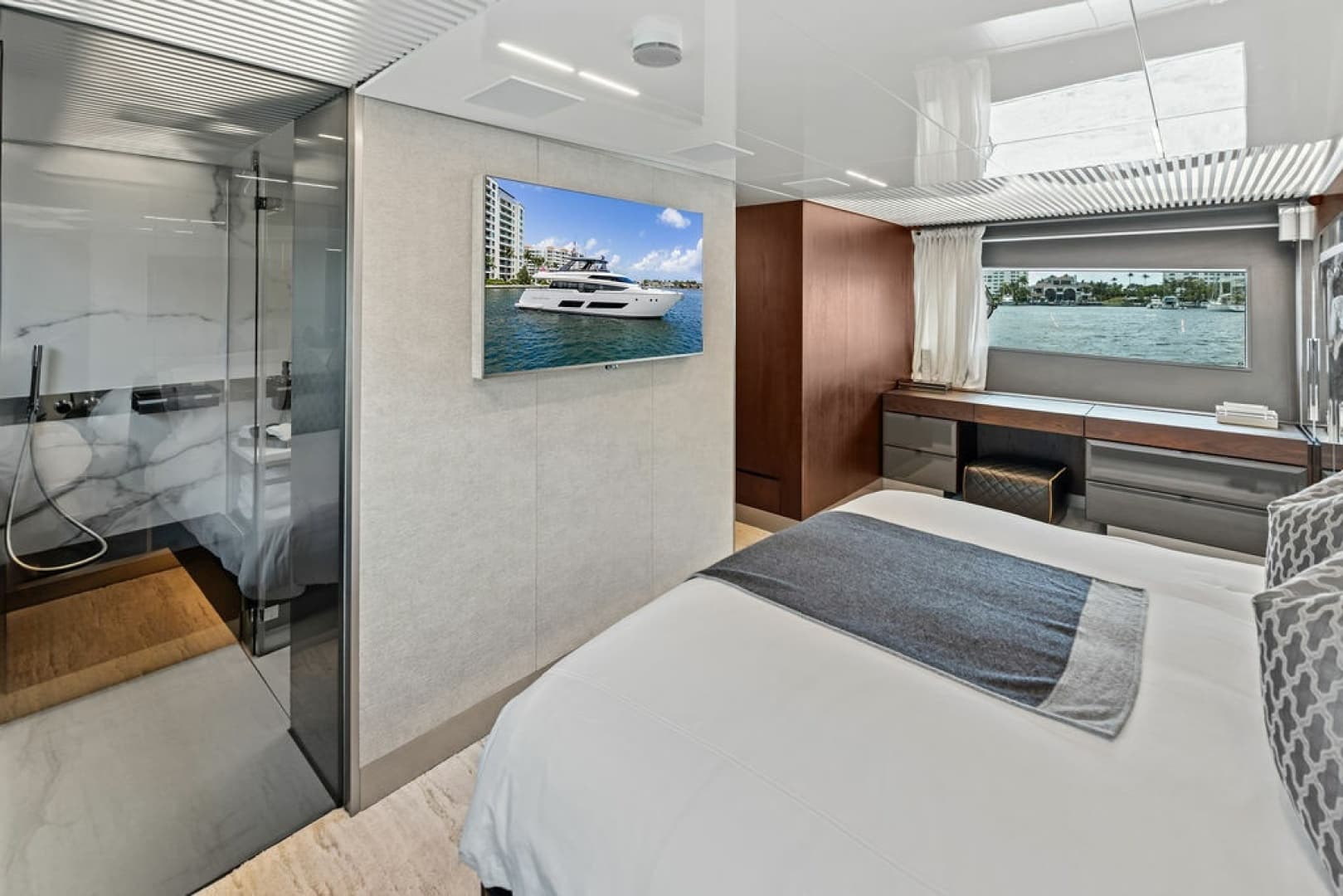 2018 Ferretti Yachts 850 Motoryacht