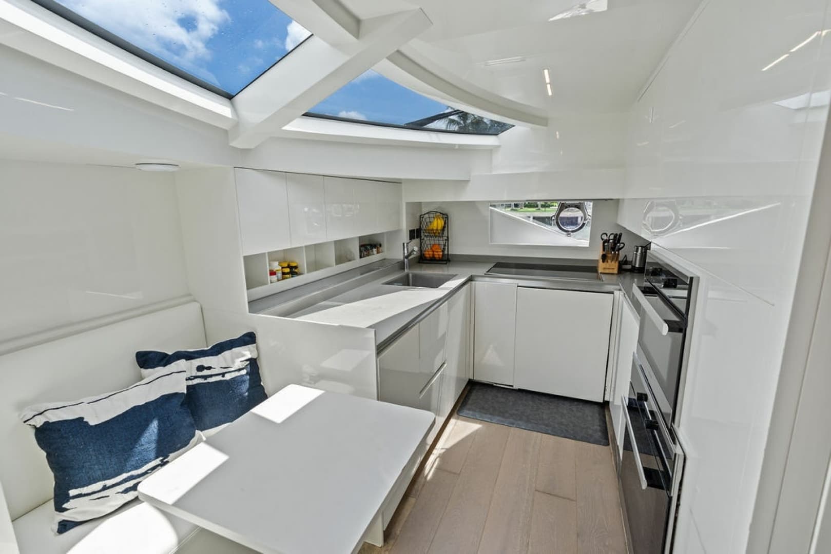 2018 Ferretti Yachts 850 Motoryacht