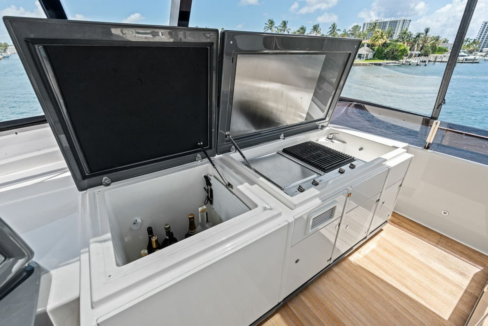 2018 Ferretti Yachts 850 Motoryacht