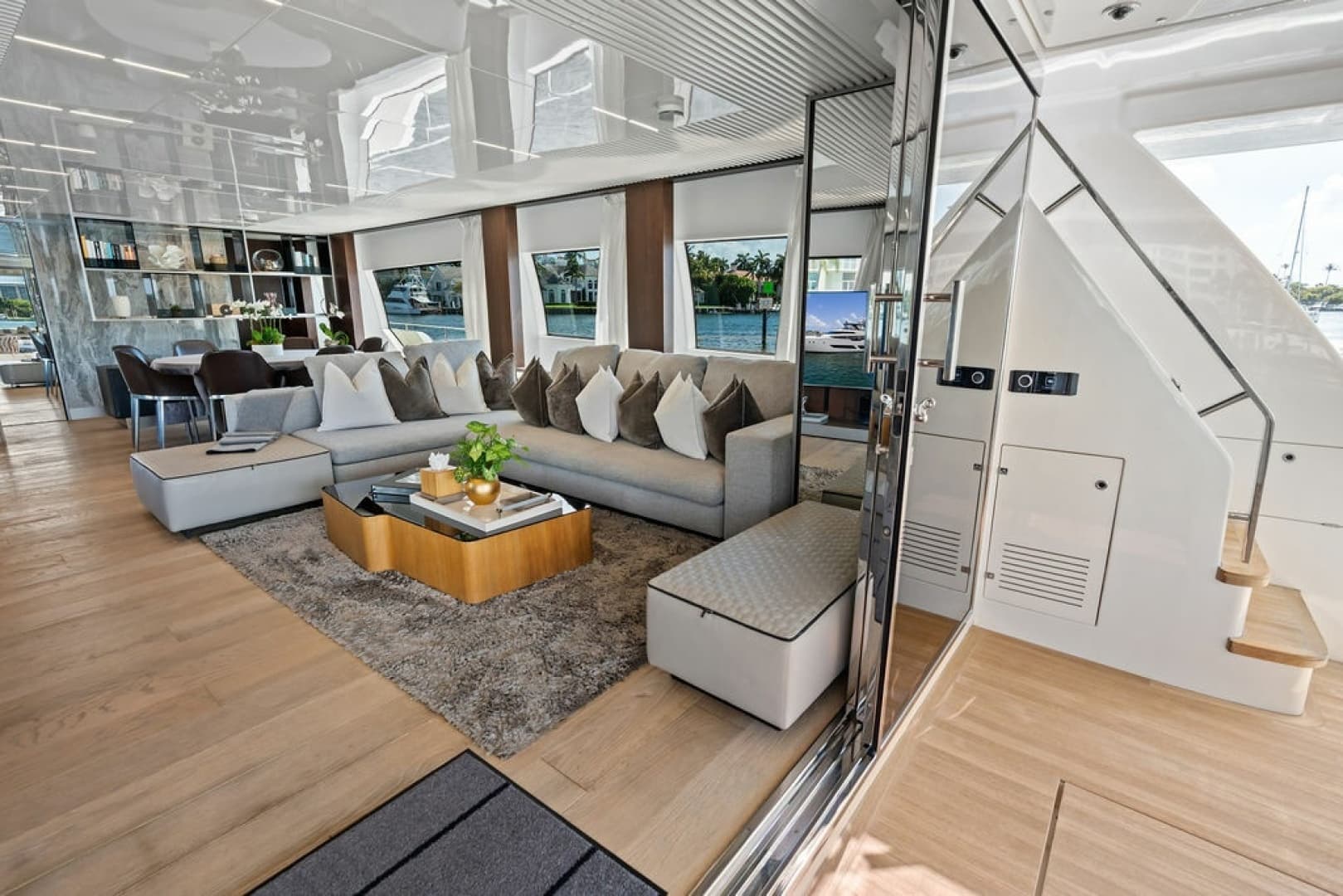 2018 Ferretti Yachts 850 Motoryacht