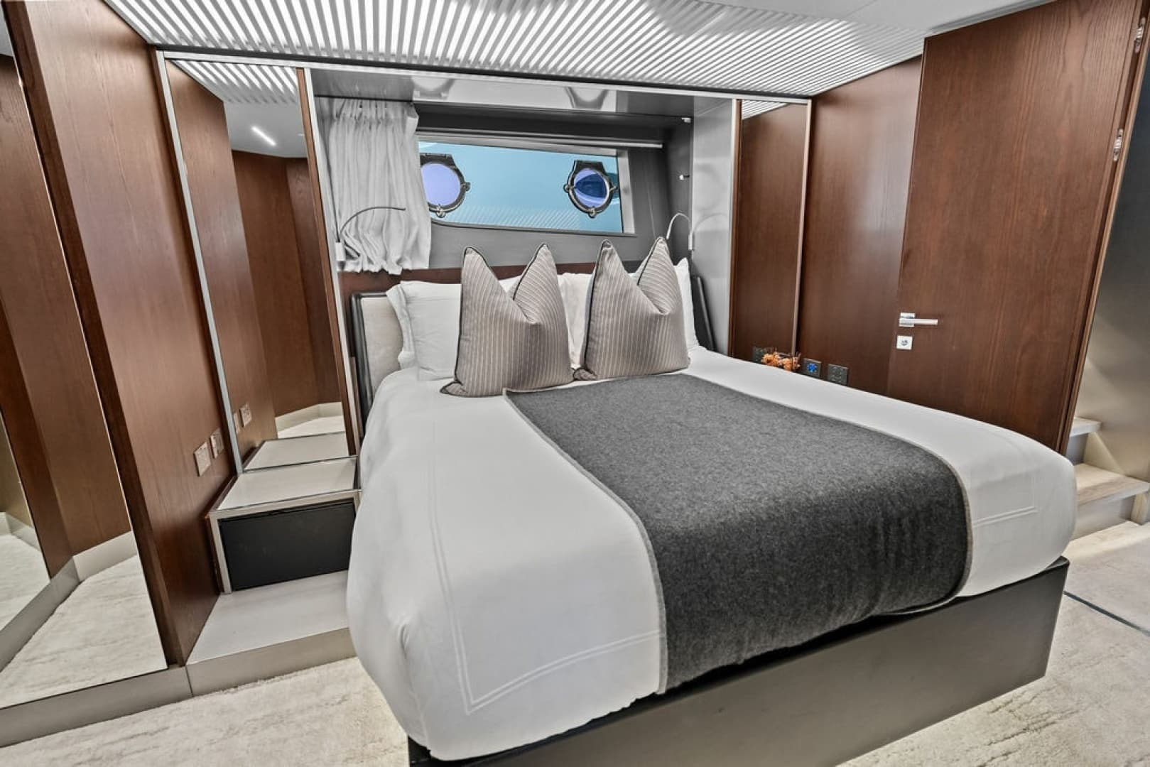 2018 Ferretti Yachts 850 Motoryacht