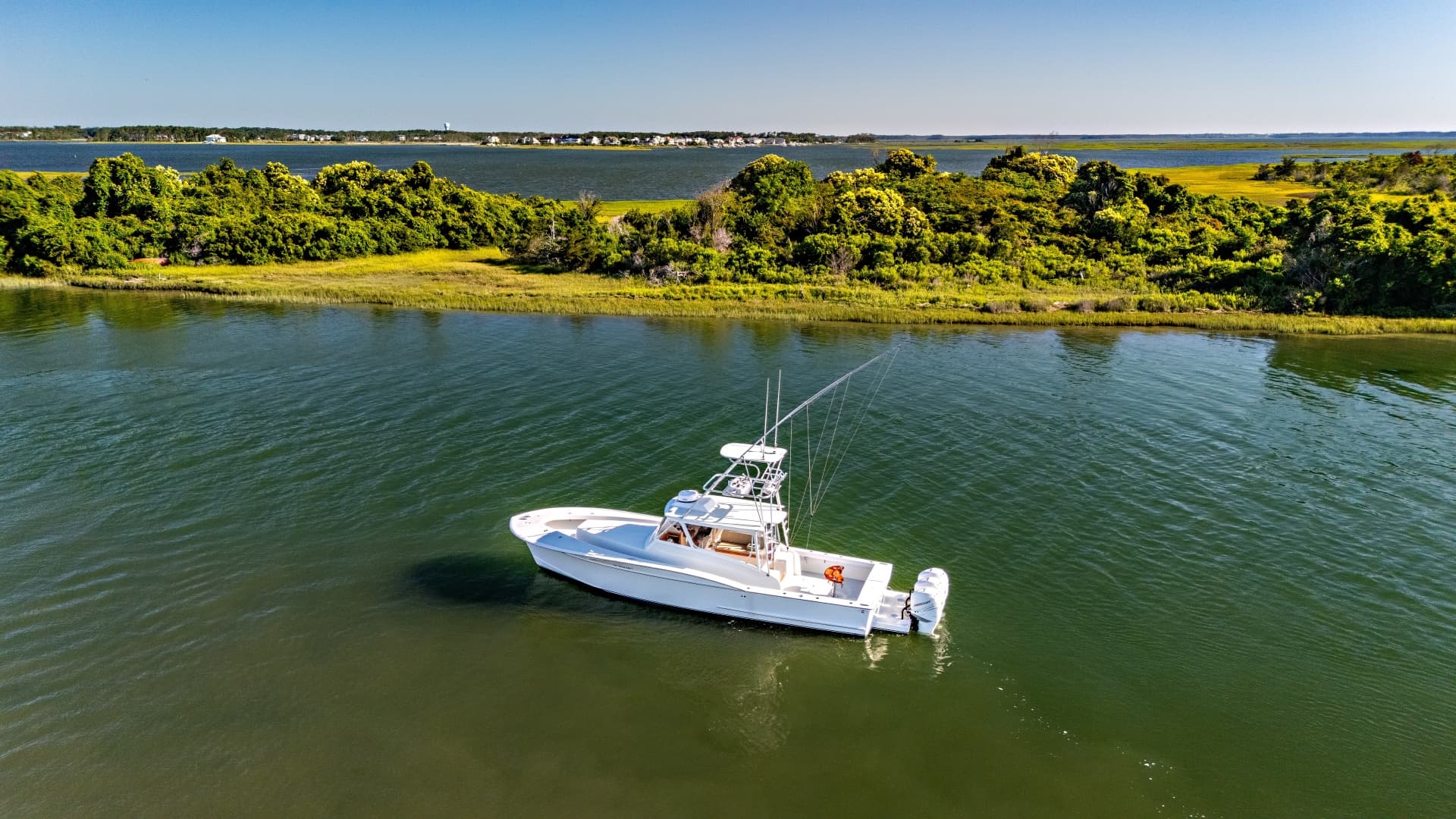 Custom Carolina 41 FLYING  LOW - Exterior