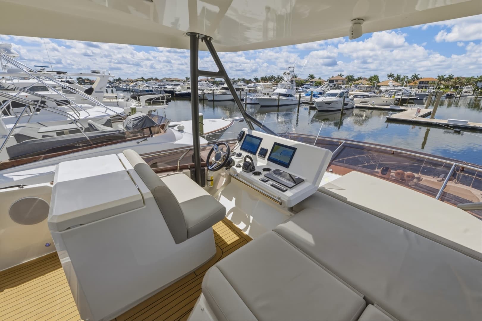 2022 Prestige 520 Fly