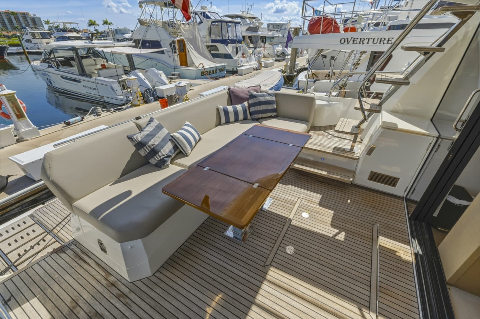 2022 Prestige 520 Fly