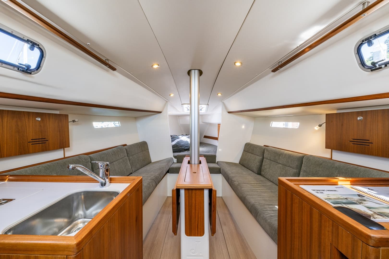2018 J Boats J/97E
