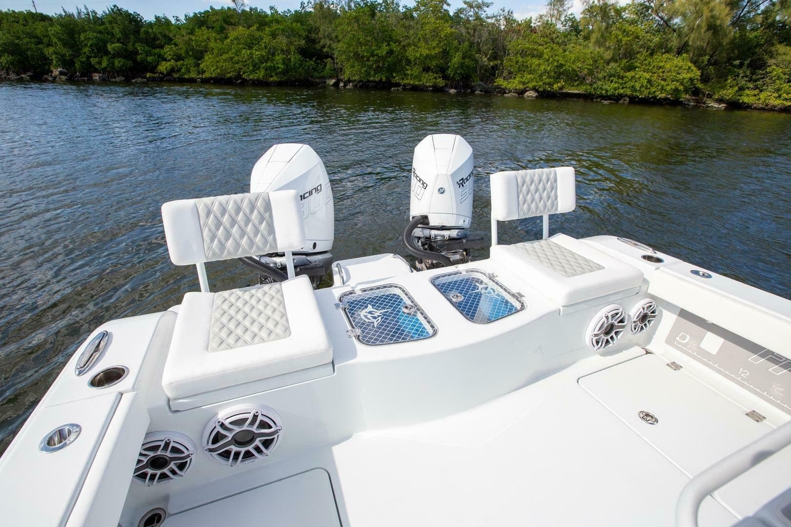 2023 Freeman 28 Bay Hybrid