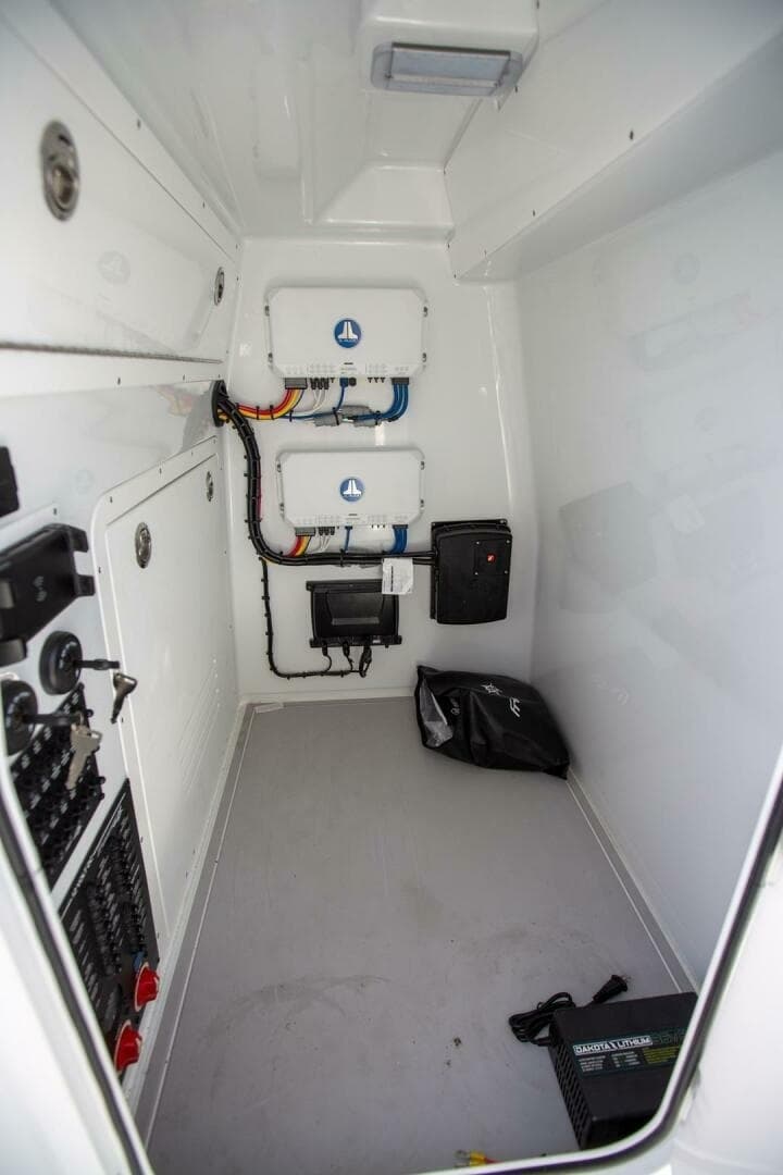 2023 Freeman 28 Bay Hybrid