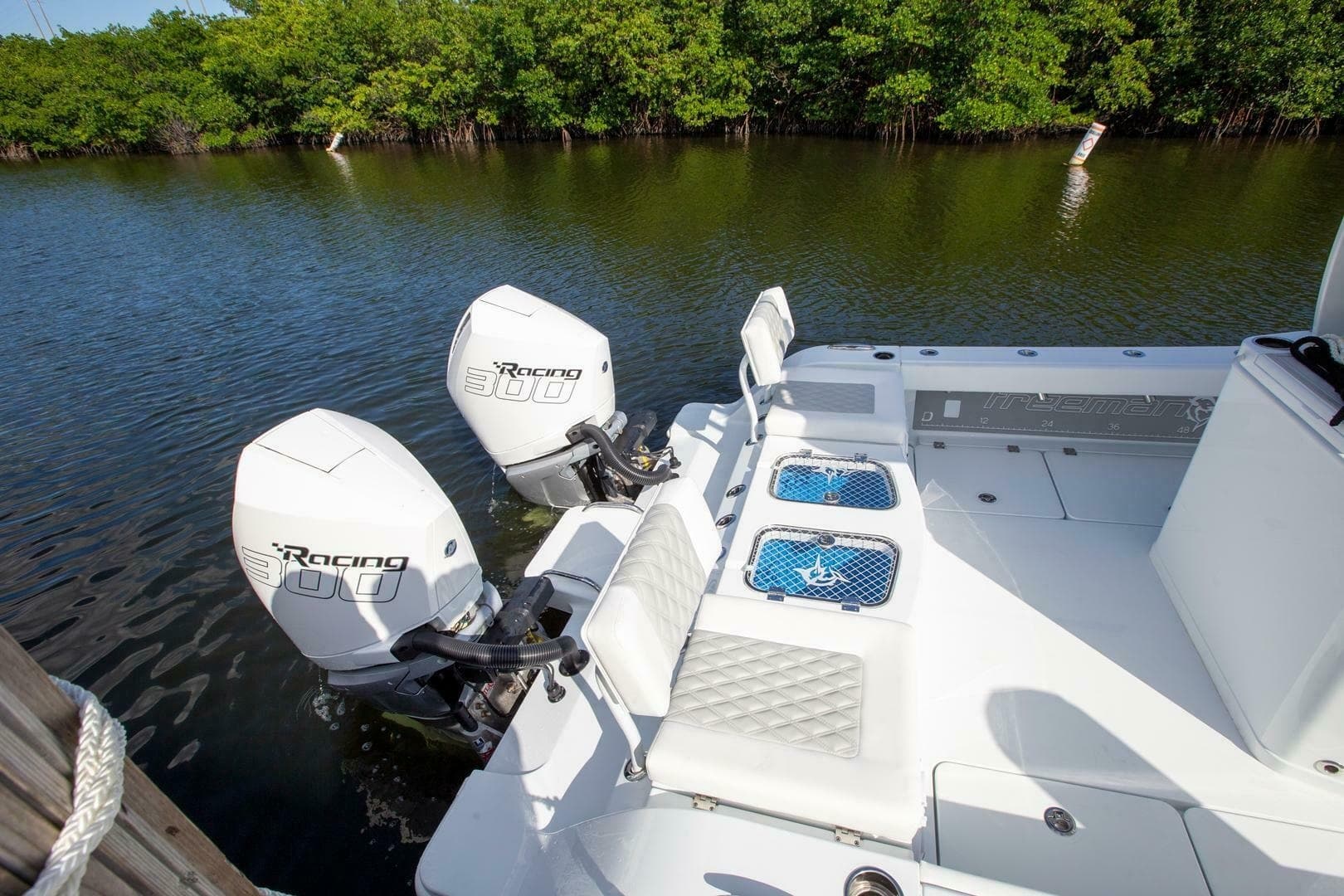 2023 Freeman 28 Bay Hybrid