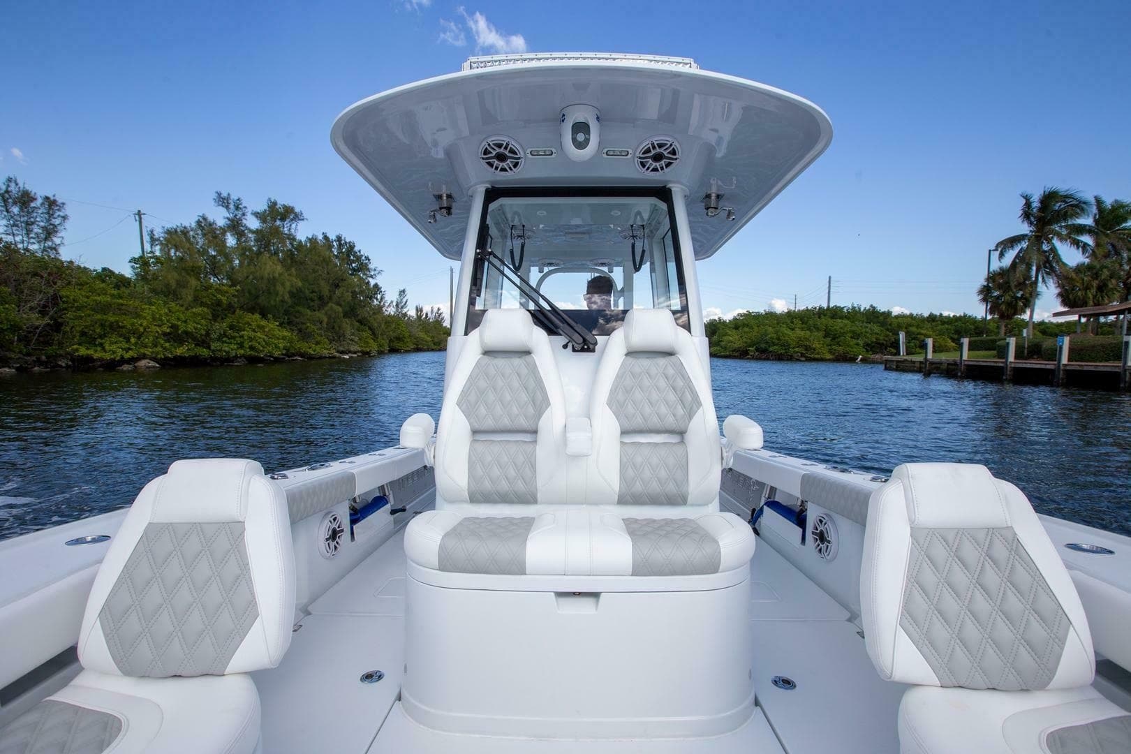 2023 Freeman 28 Bay Hybrid