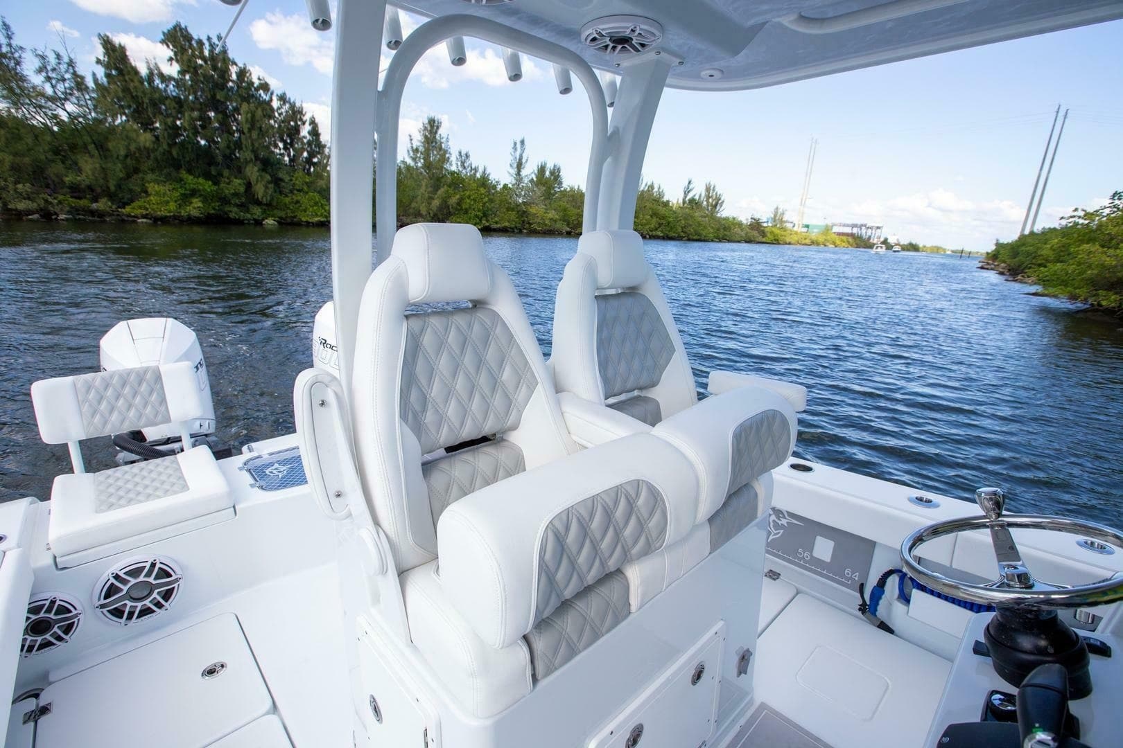 2023 Freeman 28 Bay Hybrid