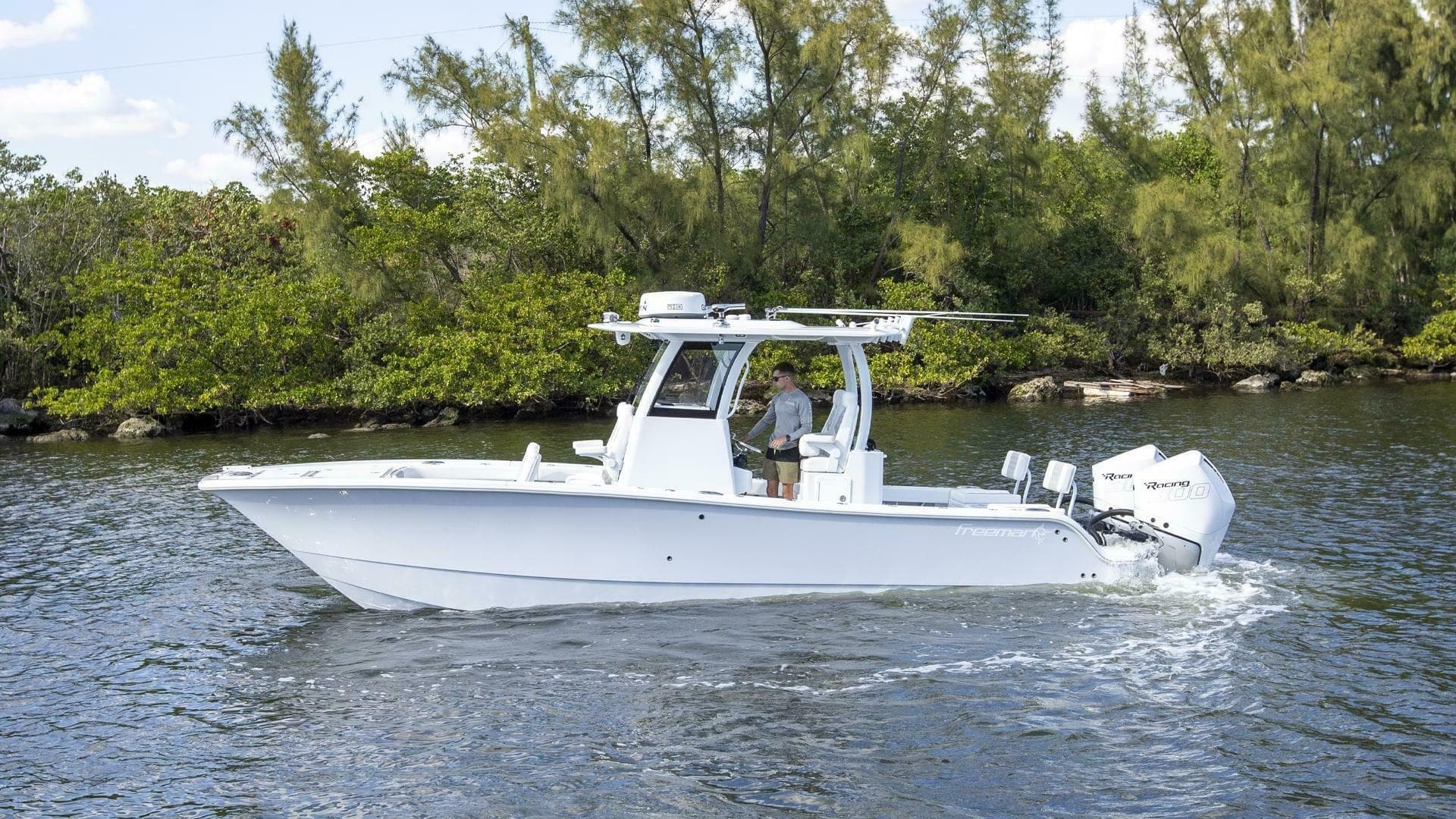 2023 Freeman 28 Bay Hybrid