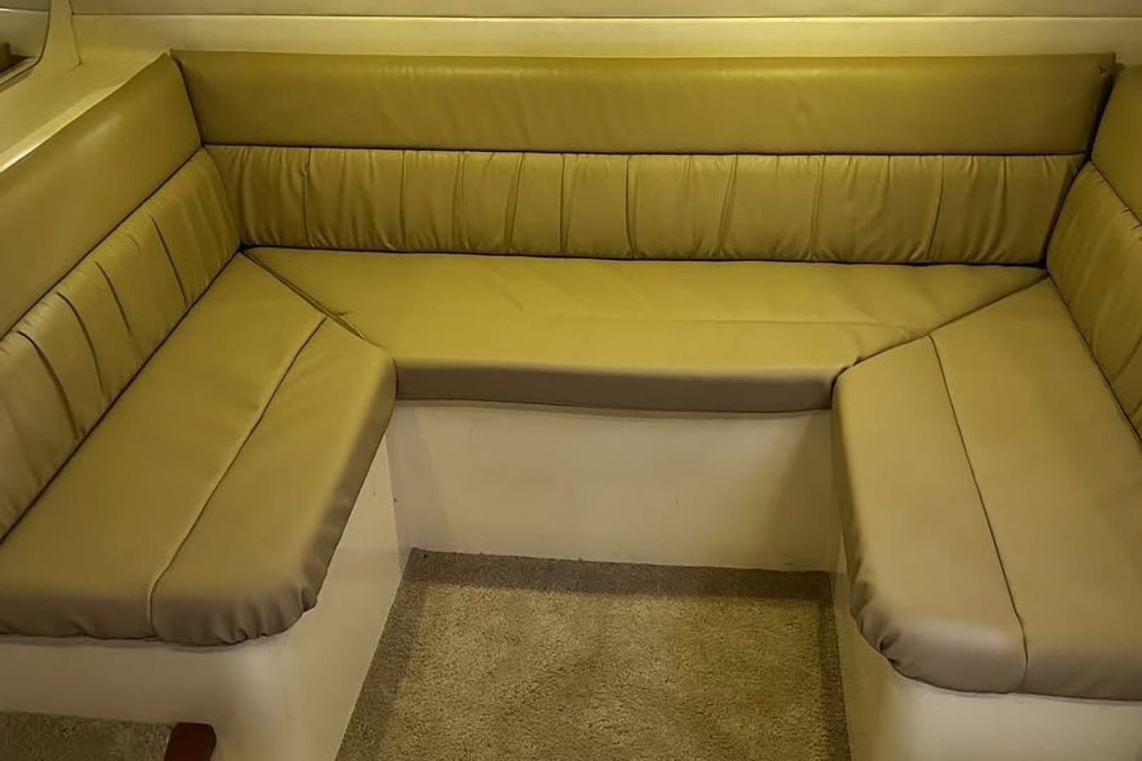 Salon Lounge