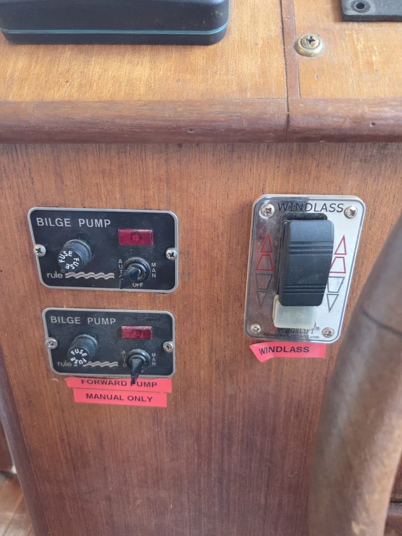 1982 C & L Sea Ranger Sundeck 39