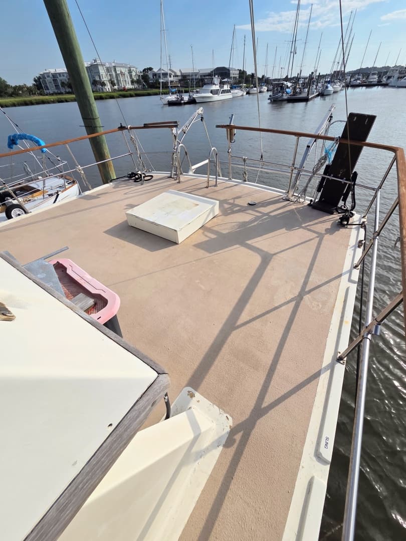 1982 C & L Sea Ranger Sundeck 39