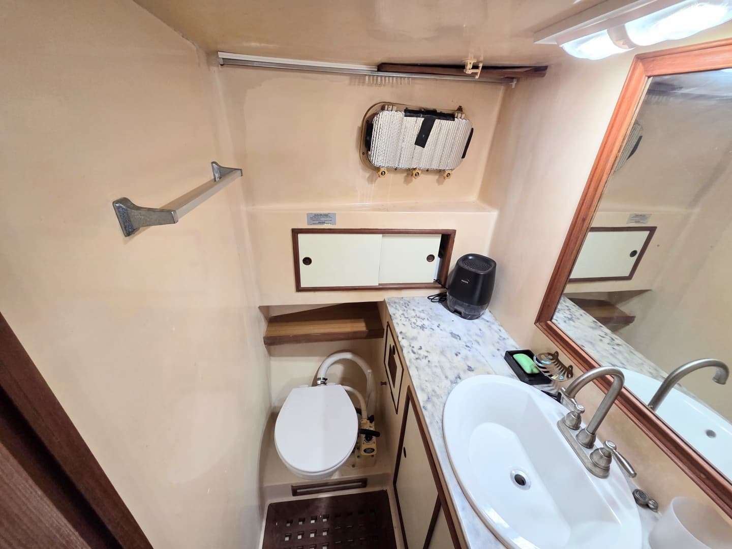 1982 C & L Sea Ranger Sundeck 39