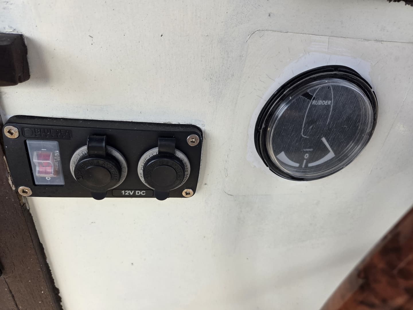 1982 C & L Sea Ranger Sundeck 39