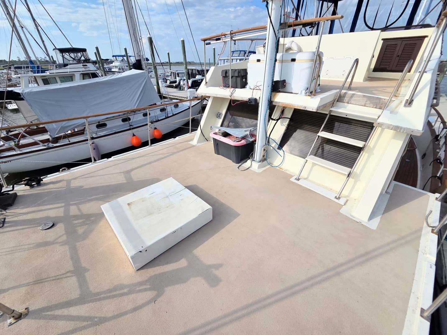 1982 C & L Sea Ranger Sundeck 39