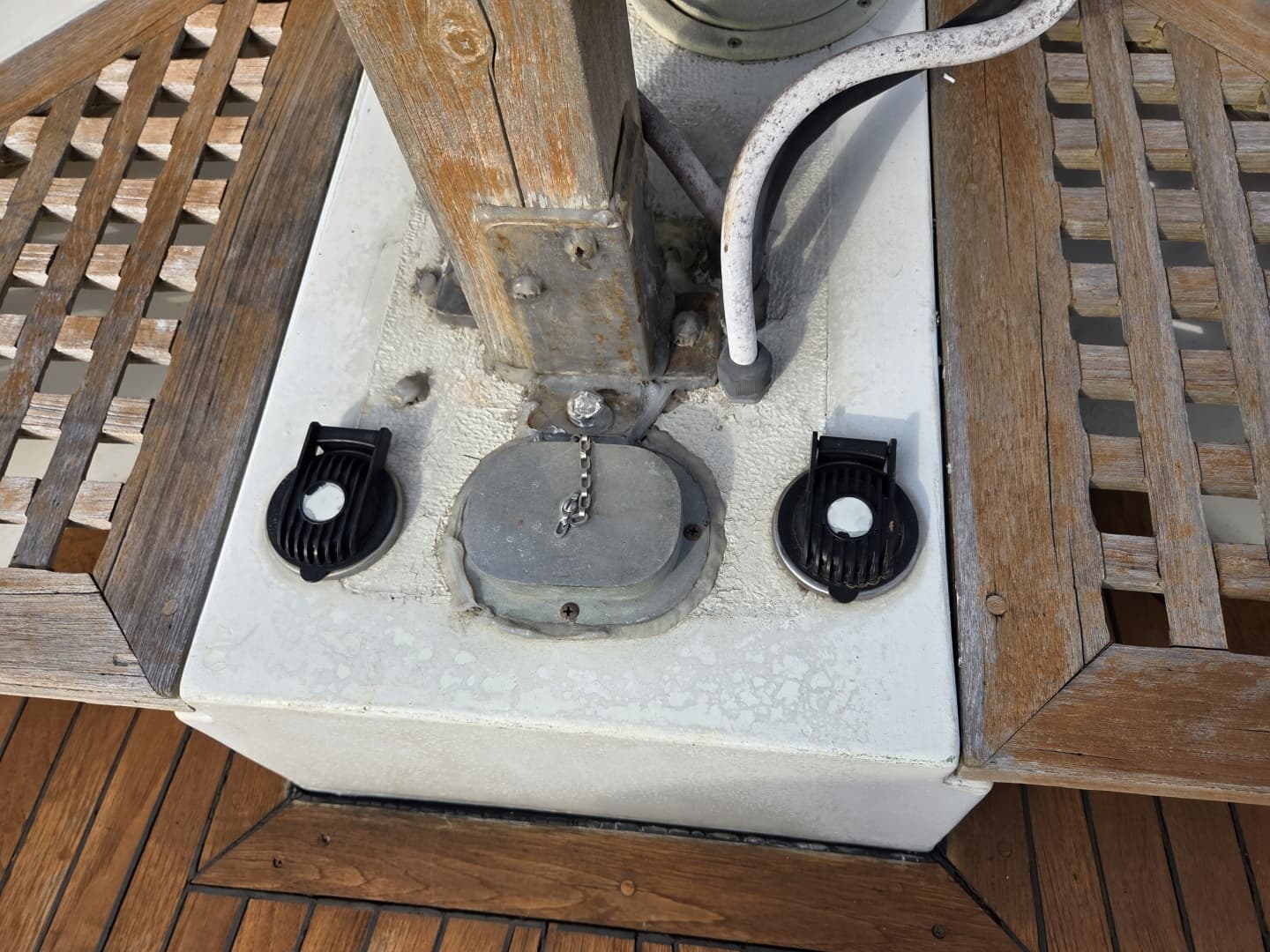 1982 C & L Sea Ranger Sundeck 39